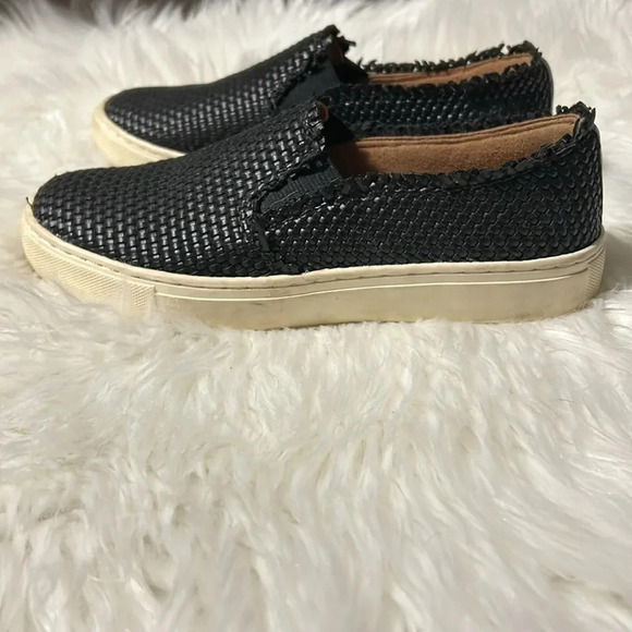 Indigo rd. Black Woven Slip On sneaker shoe Size 6 - Picture 7 of 9